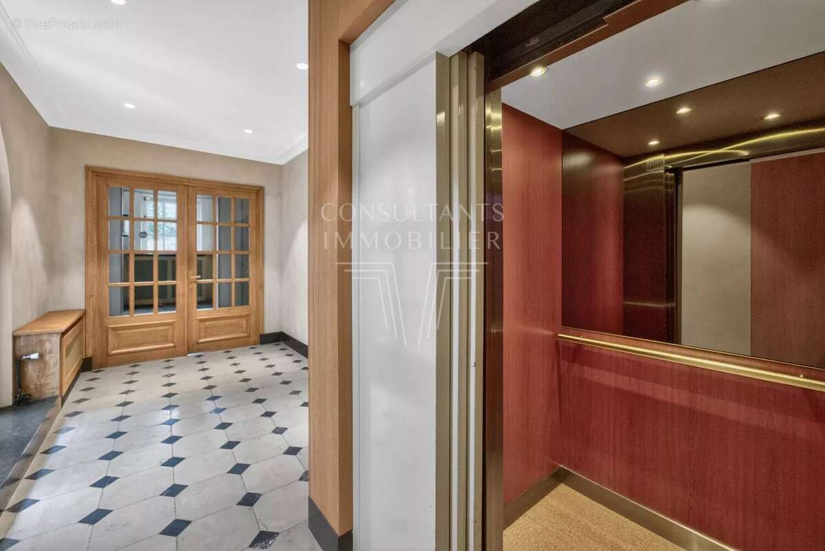 Appartement à PARIS-16E