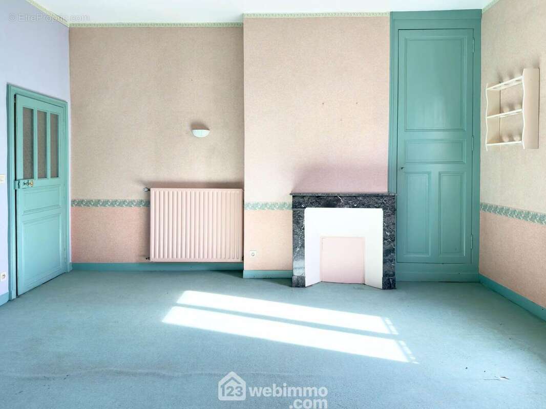 ...une pièce de vie. - Appartement à MAZE