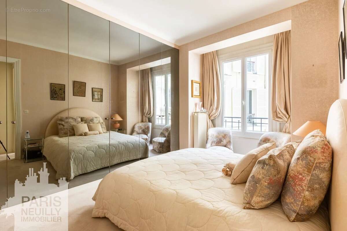 Appartement à PARIS-16E