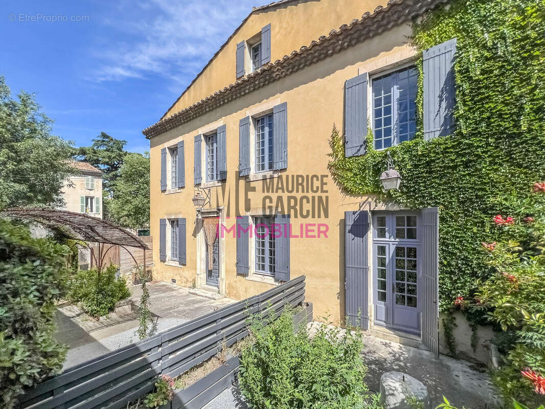 Maison 250 m² à Carpentras  - photo 2