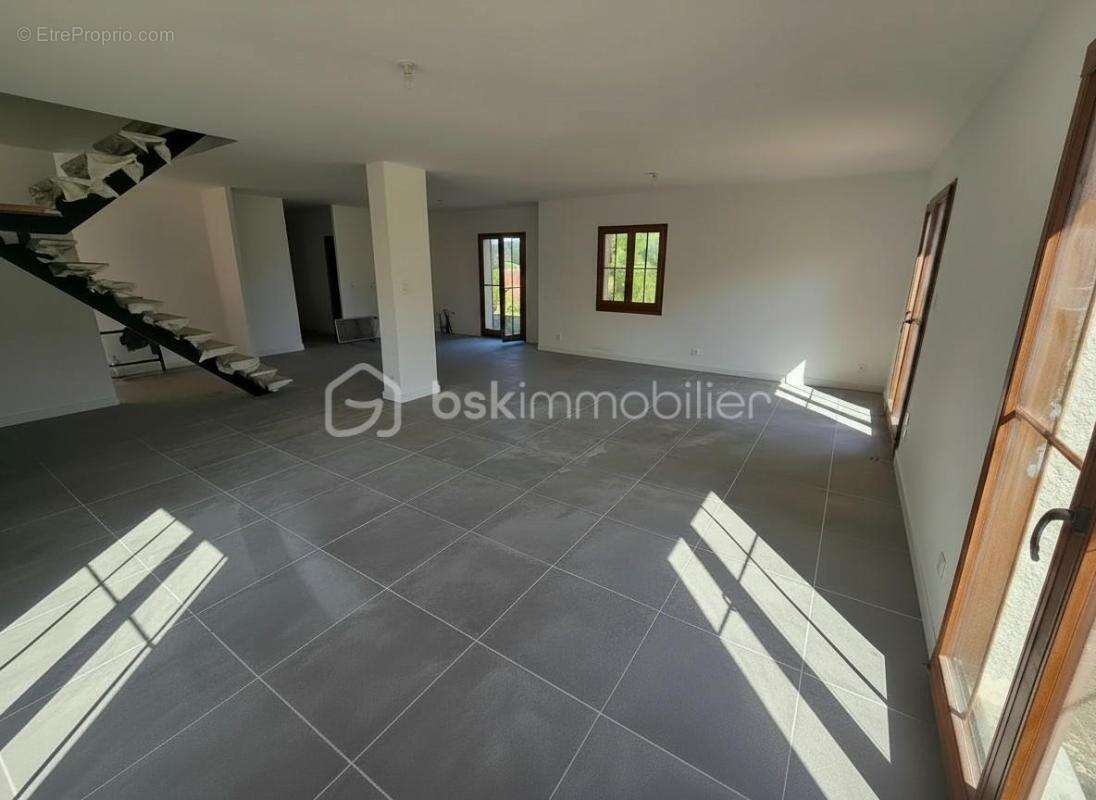 La bénisson-dieu – maison contemporaine de 2023 – 140 m² habitables – terrain de 2 338 m² - photo 6