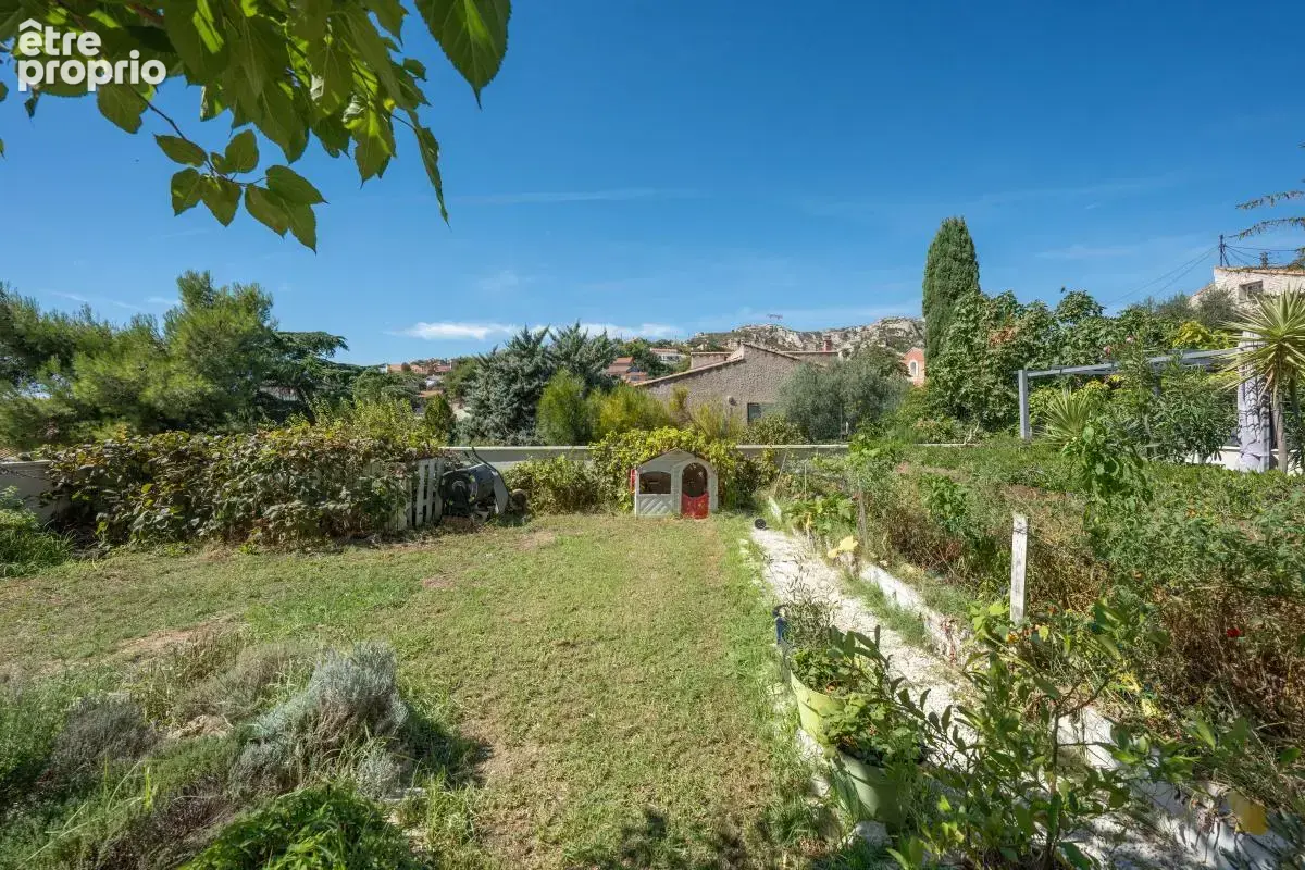 T3 avec jardin & vue mer + double garage fermée - L'Estaque - photo 15