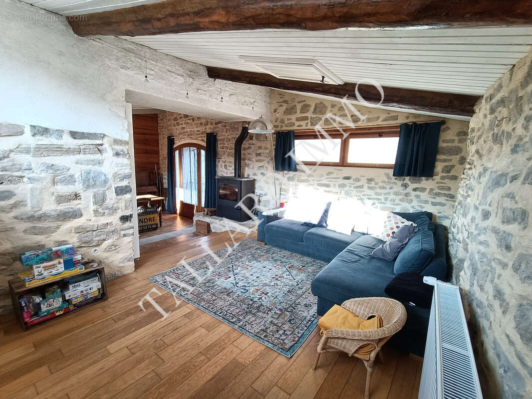 Maison à LARAGNE-MONTEGLIN