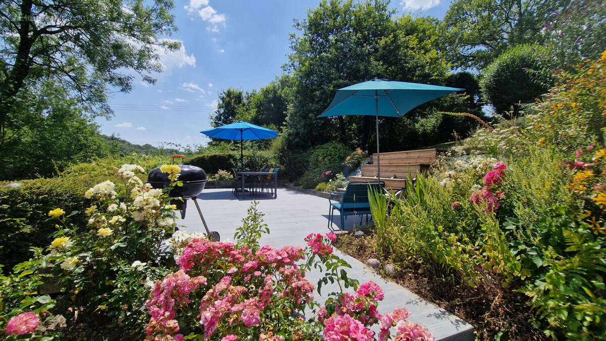 CÔTES D'ARMOR Belle maison rénovée de 4 chambres avec jardin, terrase, à proximité d'une rivière et d'un site prisé pour de natu - photo 2