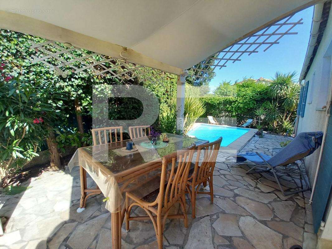NÎMES COURBESSAC – Charmante maison de plain-pied avec piscine et jardin - photo 3