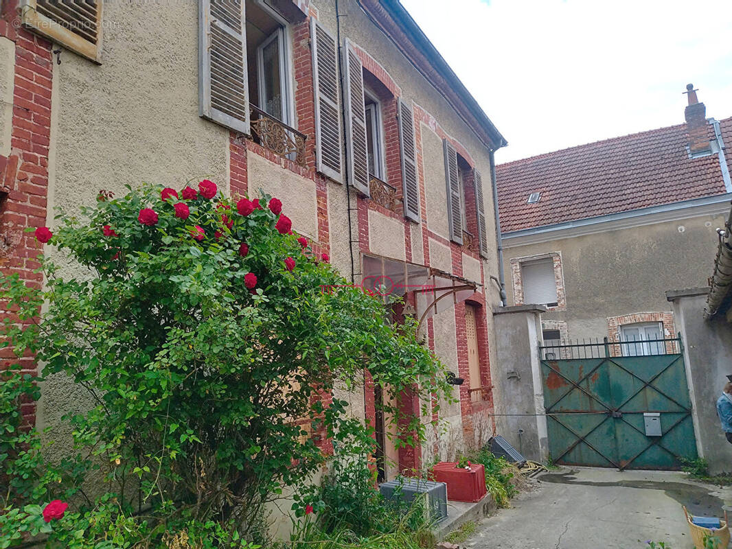Maison à AY
