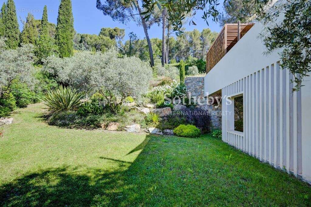 Aix-en-Provence - Villa  Architecturale et Panorama d'Exception - photo 13