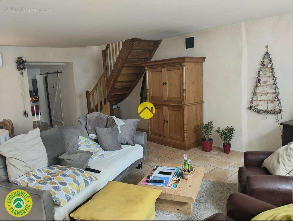 Maison à LE VEURDRE