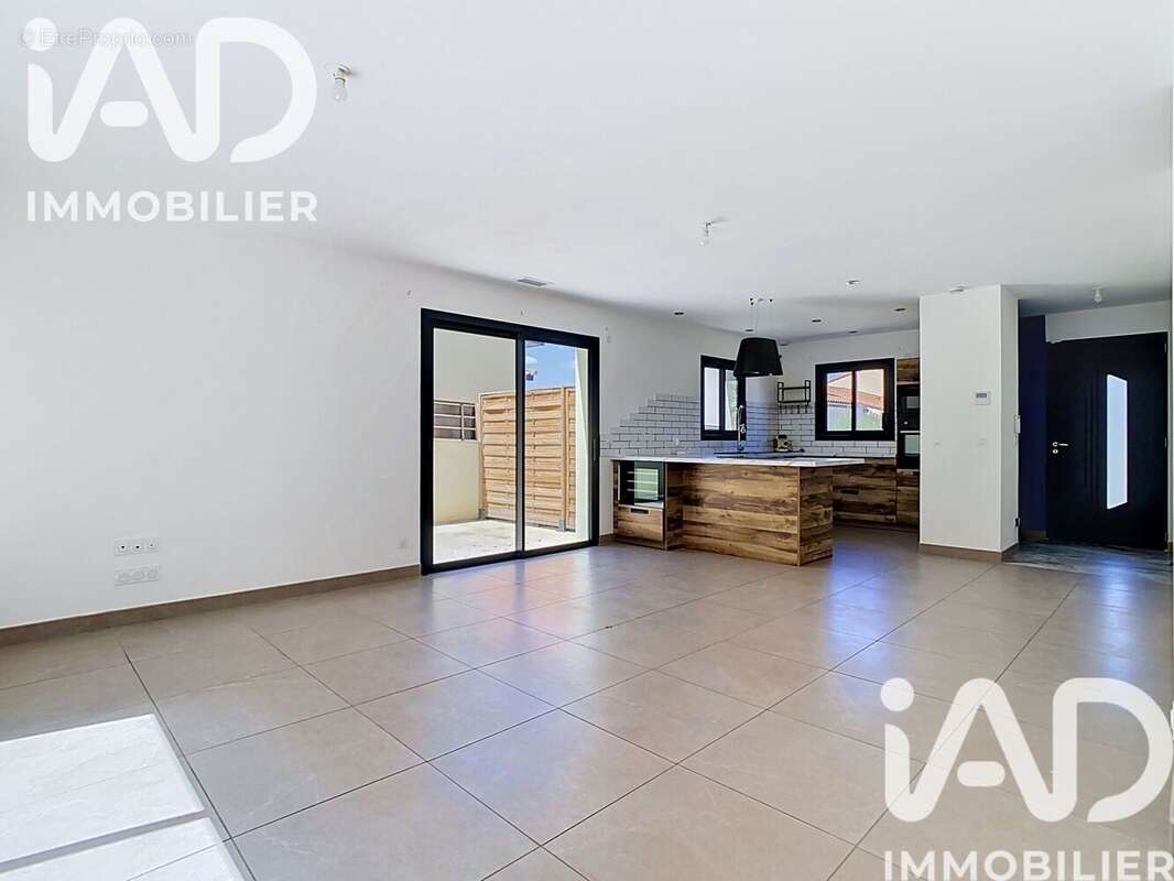 Maison 83 m² à Rodes  - photo 2