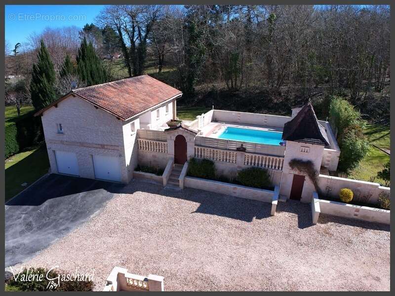 Maison à SAINT-GERMAIN-DU-SALEMBRE