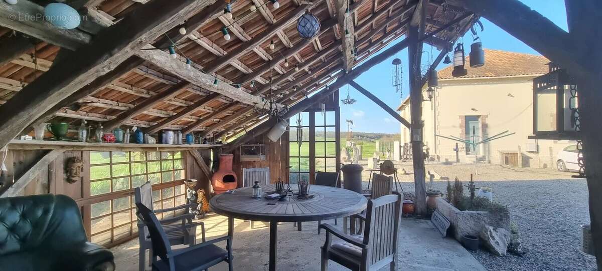 Maison à CASTELNAU-MONTRATIER