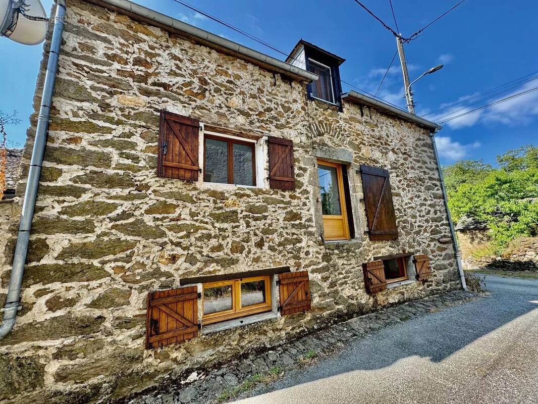 Maison à LA SALVETAT-PEYRALES