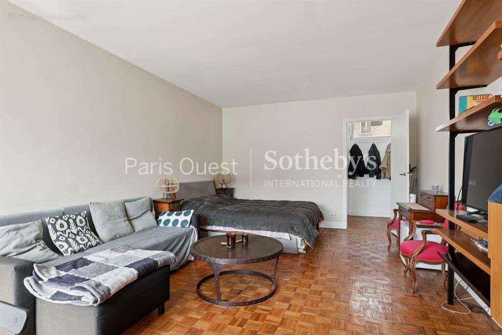 Appartement à NEUILLY-SUR-SEINE