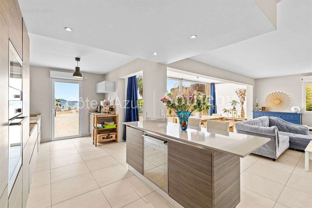 Duplex avec jardin, piscine et vue panoramique sur la mer sur les hauteurs de Nice - photo 7