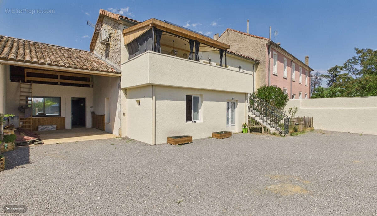 Vallon-Pont-d’Arc   Une maison aux multiples possibilités au cœur de l’Ardèche - photo 2