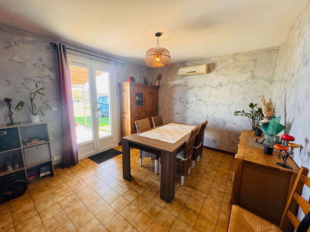 Maison à SAINT-PARIZE-LE-CHATEL