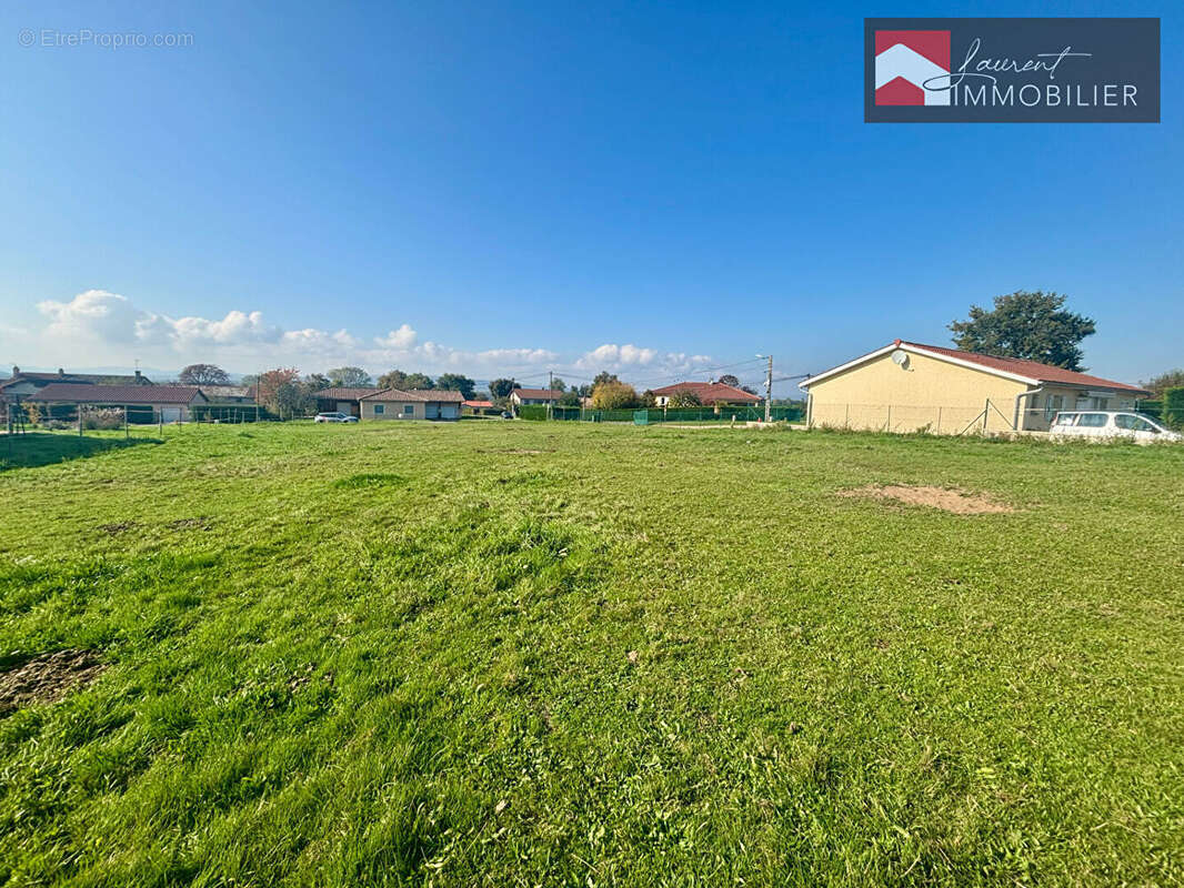 Terrain à PONT-DE-VAUX