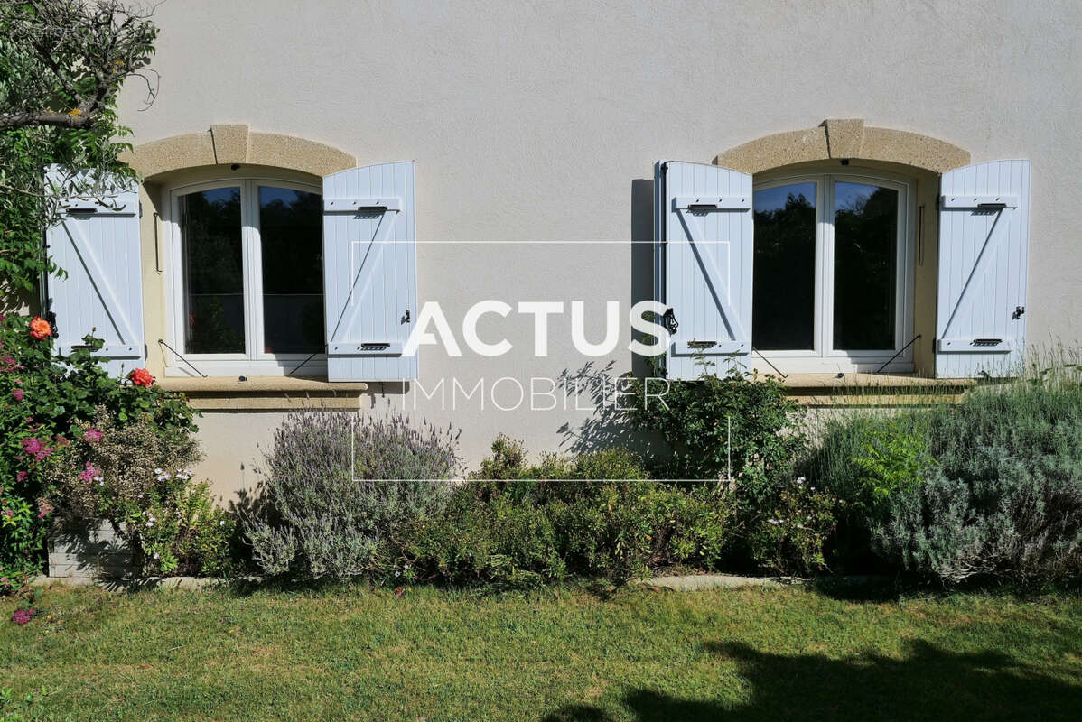 Maison 227 m² à Lamanon  - photo 8