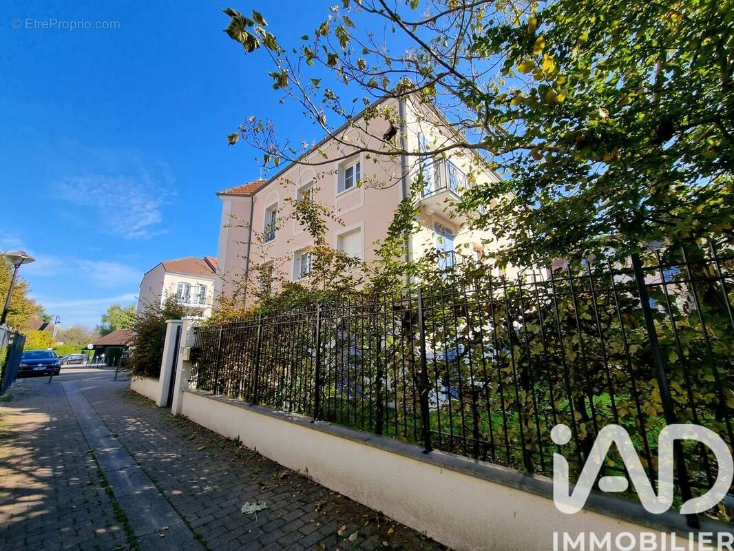 Photo 1 - Appartement à VOISINS-LE-BRETONNEUX