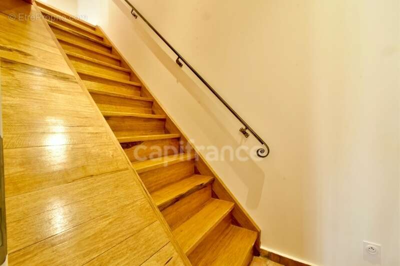 Maison à SAINT-PIERRE-DE-MEZOARGUES