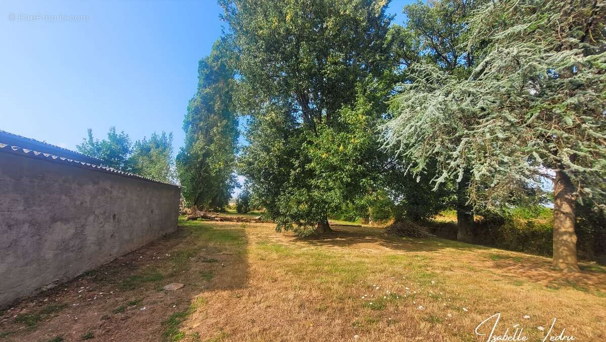 Maison à SAINT-JULIEN-DE-VOUVANTES