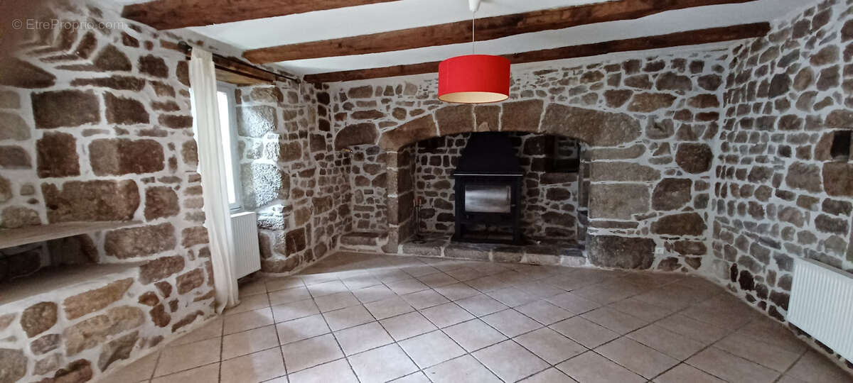 Maison à ENTRAYGUES-SUR-TRUYERE