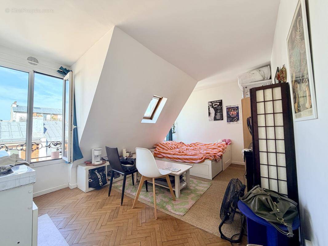 Appartement à PARIS-10E