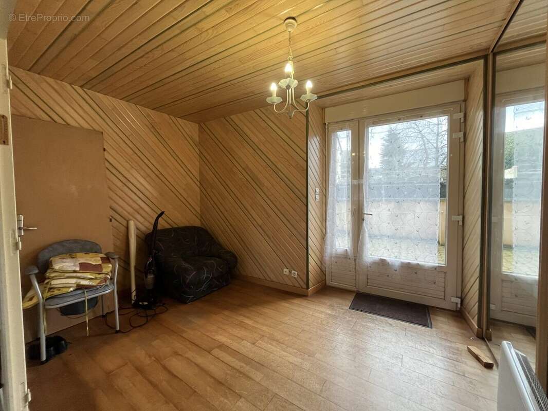 Maison à NEANT-SUR-YVEL