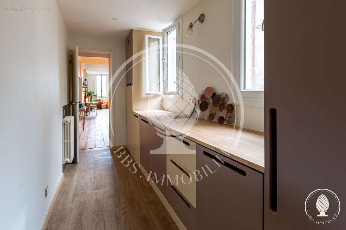 A vendre : Appartement Belles Prestations hyper centre de la Rochelle - photo 7