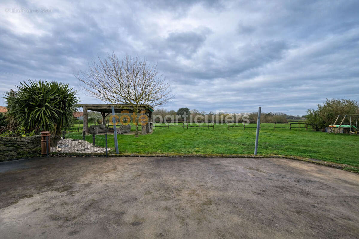 Maison à LA BOISSIERE-DE-MONTAIGU