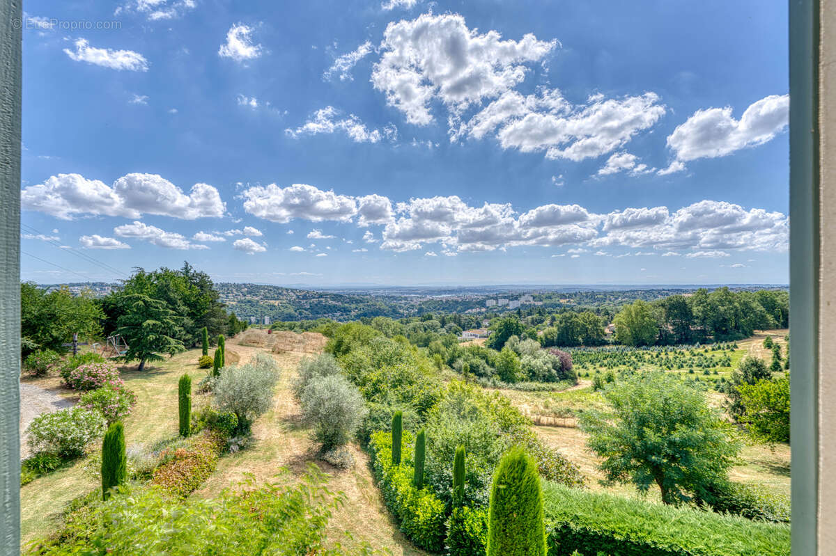 Propriété 10 pièces - 6 chambres avec vue panoramique et piscine à débordement - photo 2