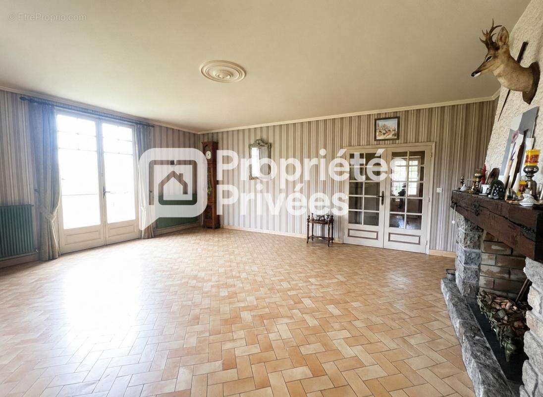 Maison de 205 m² avec logement indépendant et potentiel professionnel ? Centre de Bazas - photo 2