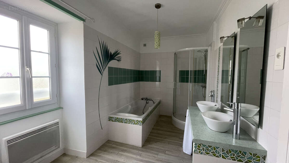 Maison à FRONTENAY-ROHAN-ROHAN