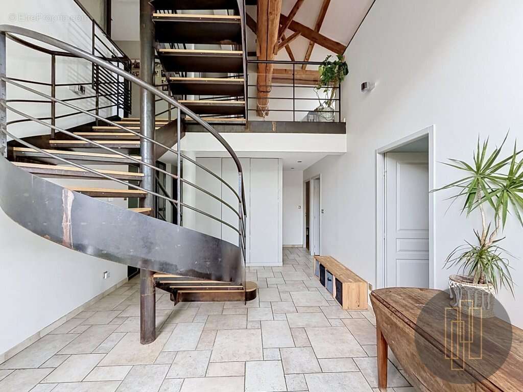 Exclusivité - Liergues Centre Bourg - Loft 5 chambres, 236 m² avec jardin et stationnements - photo 9