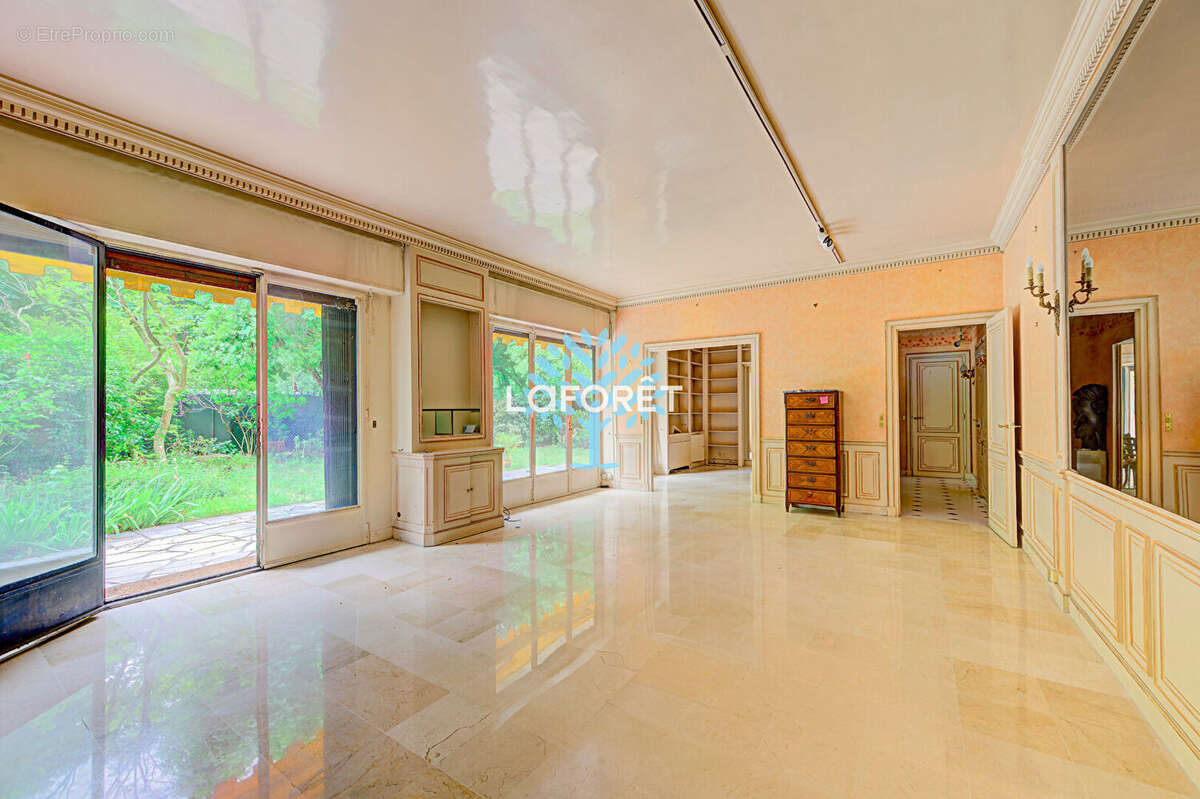 Appartement à NEUILLY-SUR-SEINE