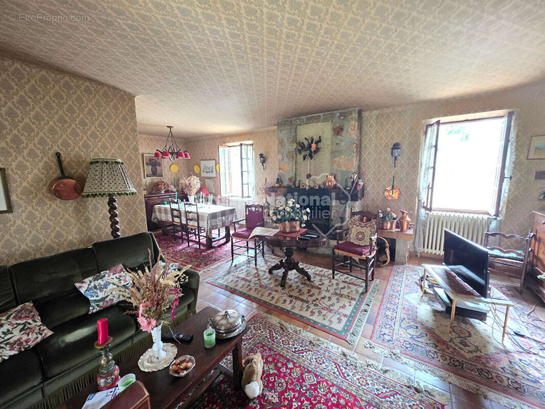 Maison à GREOUX-LES-BAINS