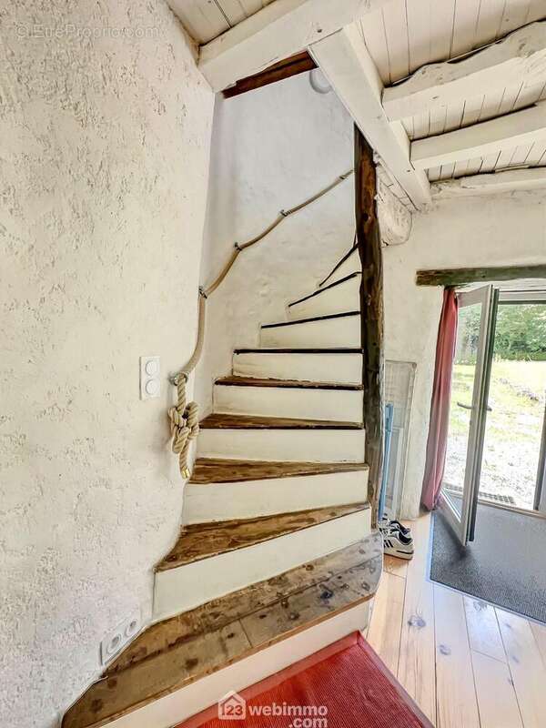 Escalier tournant en bois - Maison à PLOERMEL