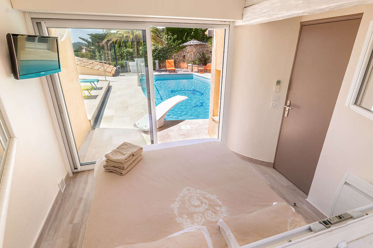 Saint-Raphaël - Agay, villa vue mer panoramique, piscine chauffée, 5 chambres - photo 11
