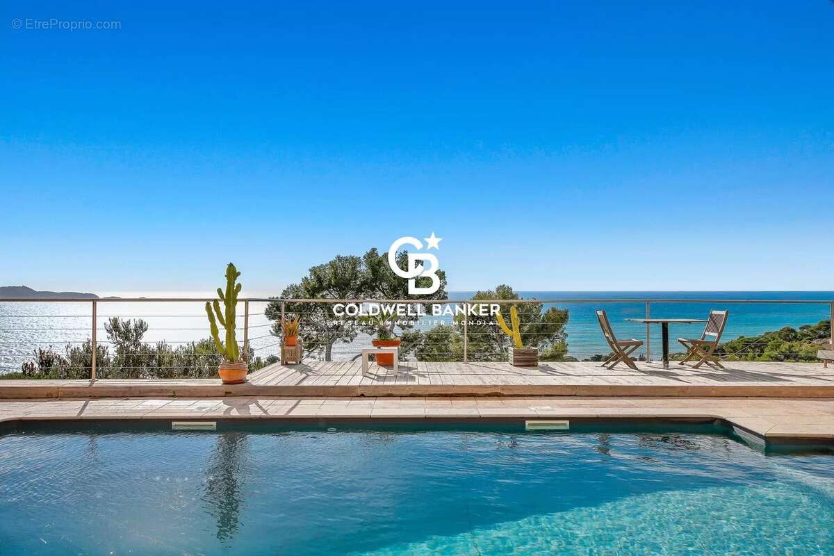 Maison à CARQUEIRANNE