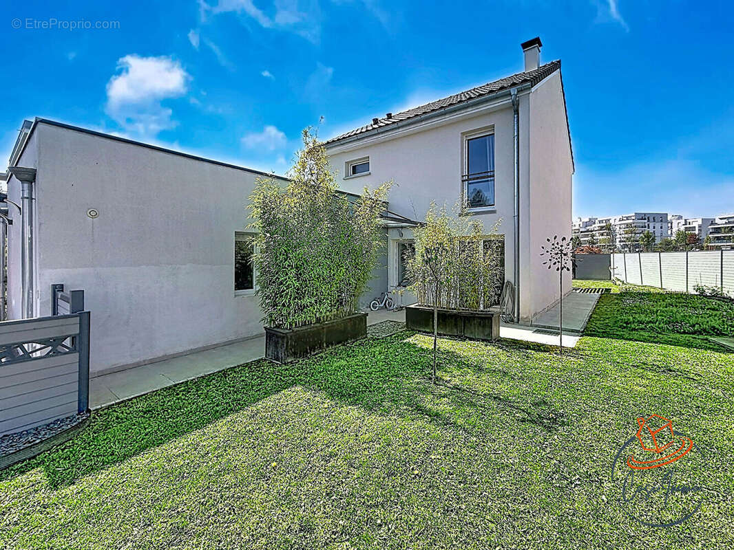 Maison à SAINT-GENIS-POUILLY