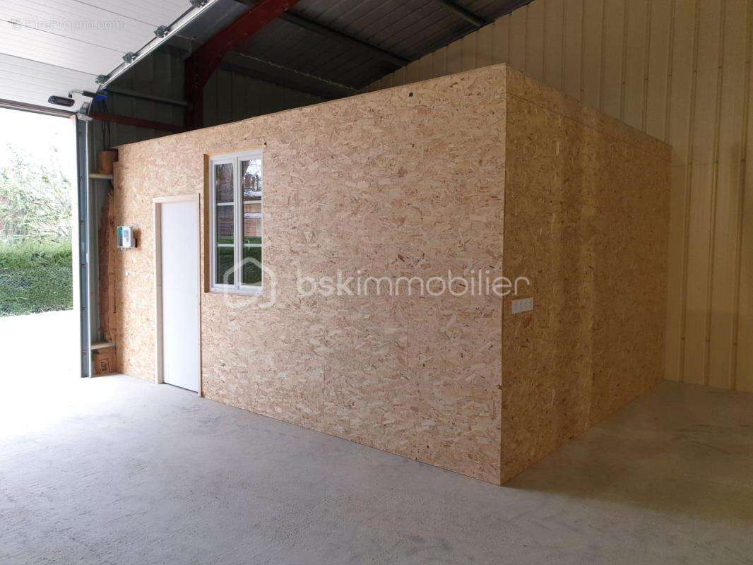 Commerce à COURLON-SUR-YONNE