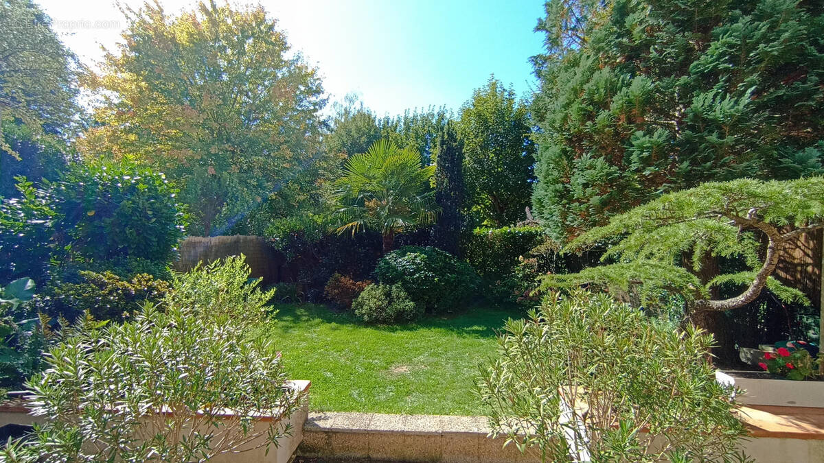 Appartement à VILLE-D&#039;AVRAY