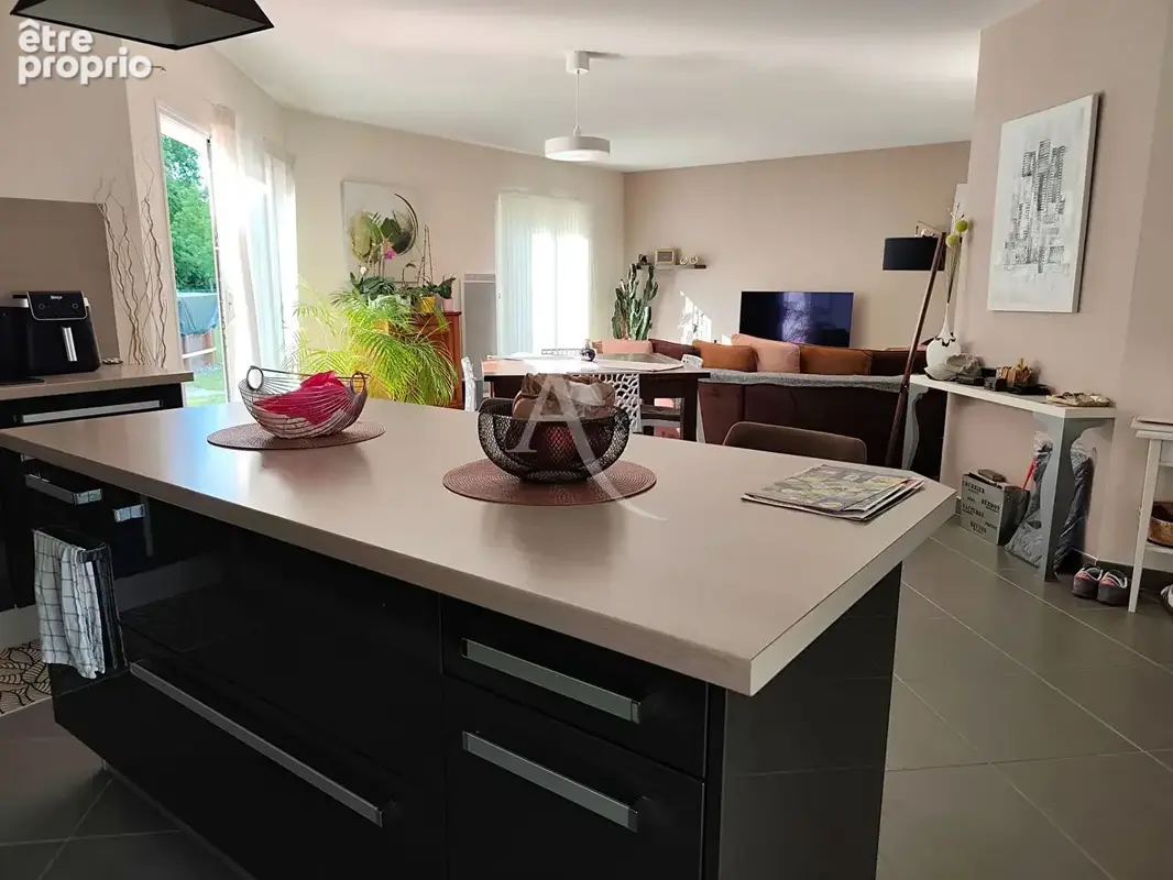 Maison familiale de 101  m² avec jardin et verdure - photo 6