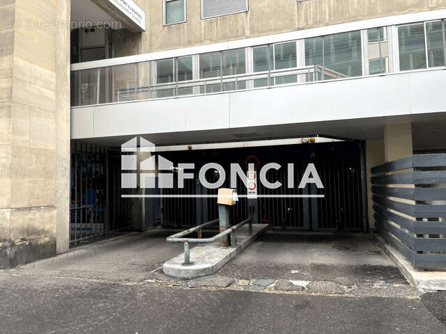 Parking à PARIS-10E