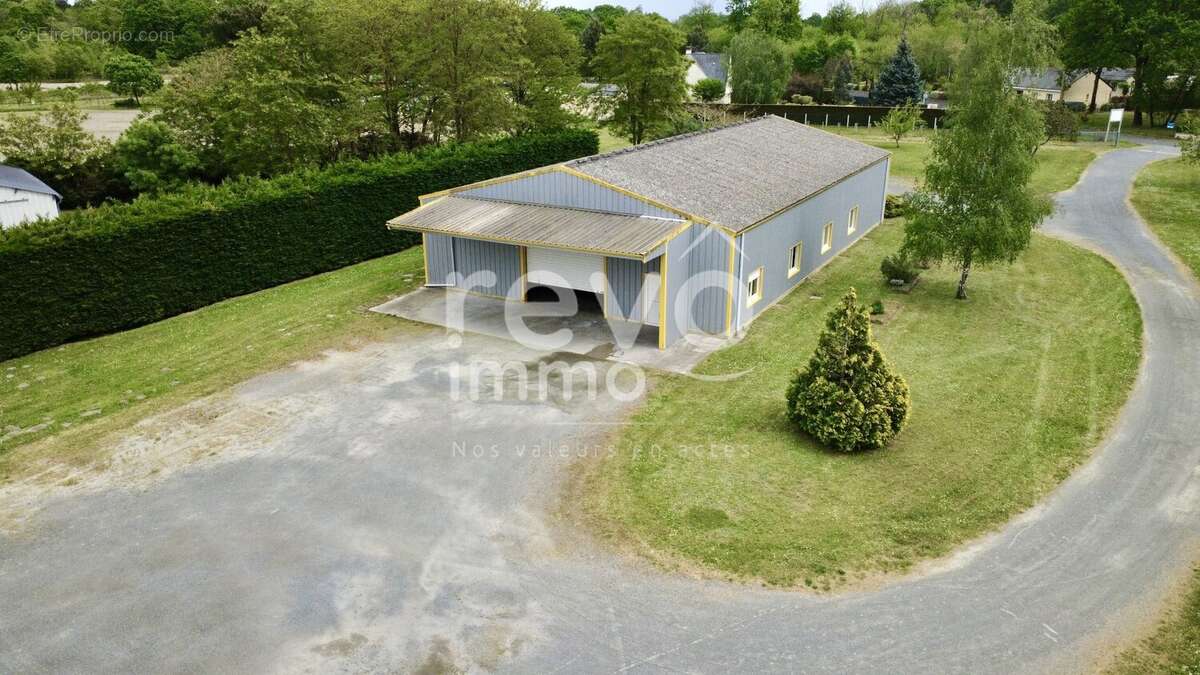 Commerce à LA BREILLE-LES-PINS