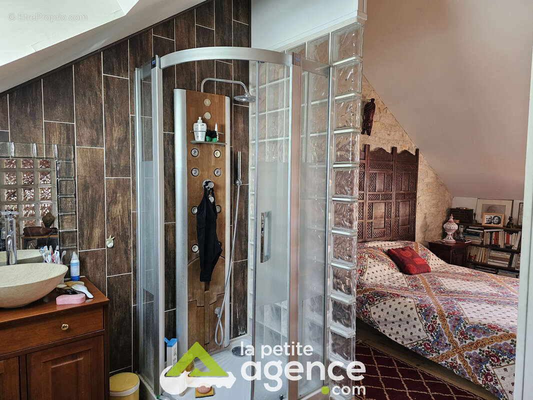 Maison à DUN-SUR-AURON