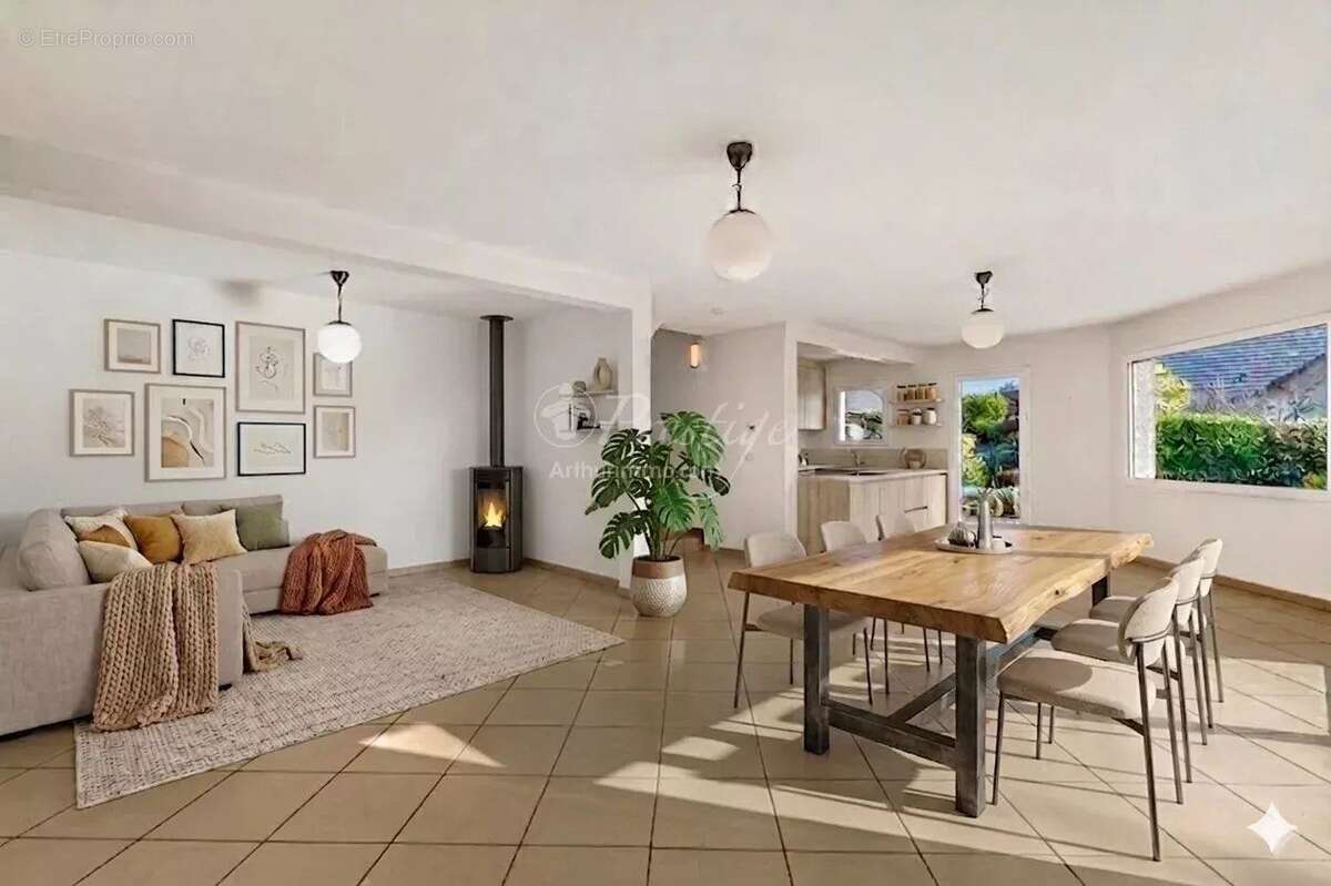 Maison à BRISON-SAINT-INNOCENT