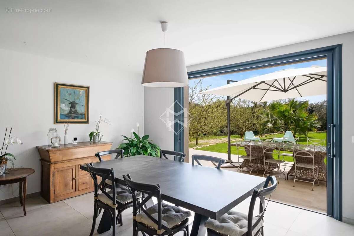 Maison à CHATEAUNEUF-GRASSE