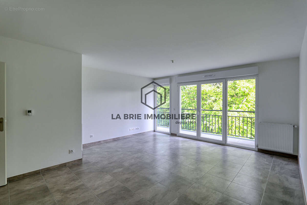 Appartement à EMERAINVILLE