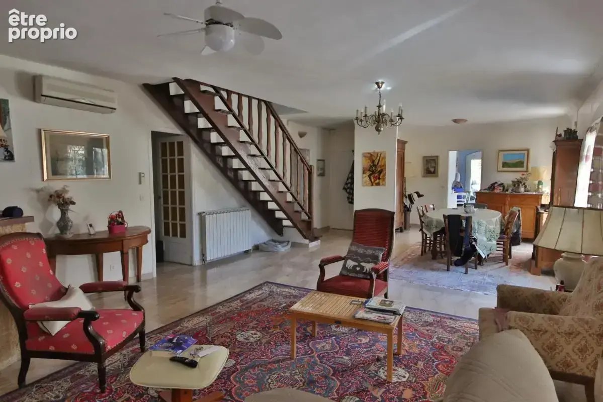 Maison de 7 pièces de 203 m² à Nîmes - photo 2